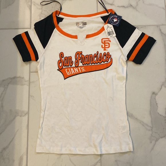 Women’s San Francisco Giants t-shirt.  Go Giants - Picture 3 of 6